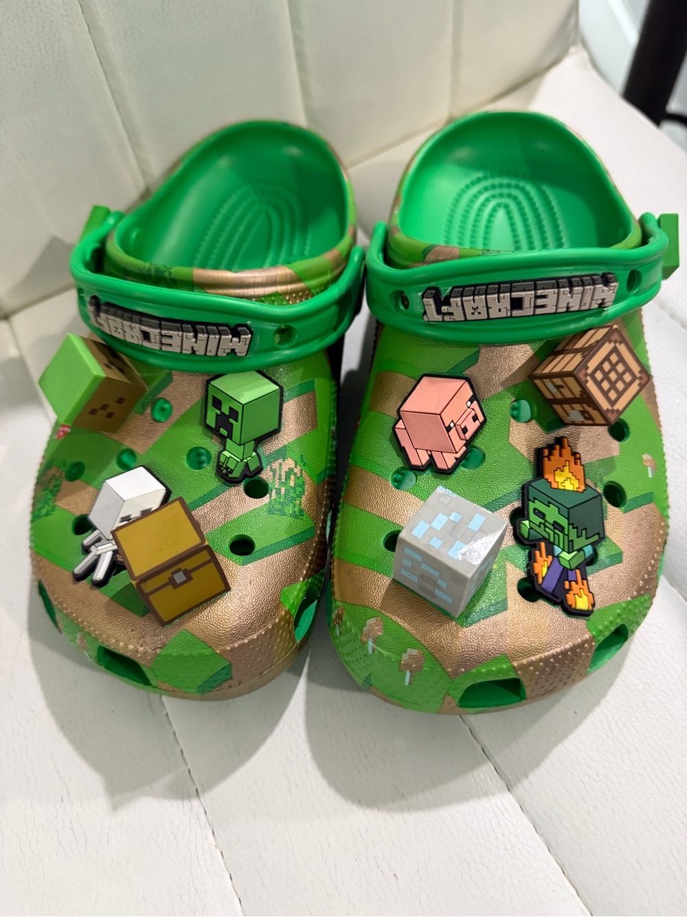 Crocs Minecraft Clogs Kids J4 Green Gold with Jibbitz Charms